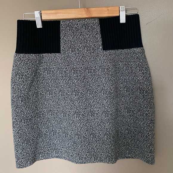 Club Monaco grey/black mini skirt, wool blend. - Picture 2 of 5